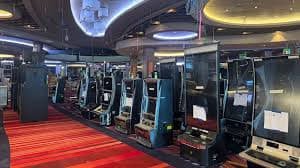 Antarmuka permainan Qiu Qiu di kapten slot menampilkan kartu domino dan area taruhan